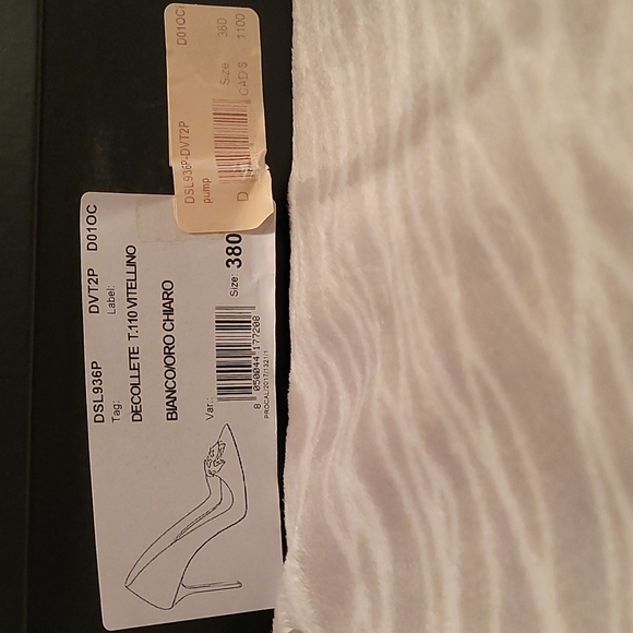 Versace Decollete T.110 Vitellino in White with Gold Medusa Head. Brand New. - Picture 10 of 10